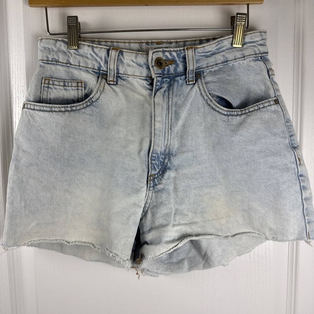 High Rise Mom Light Wash Denim Shorts Raw Hem 5 Pocket Classic Casual